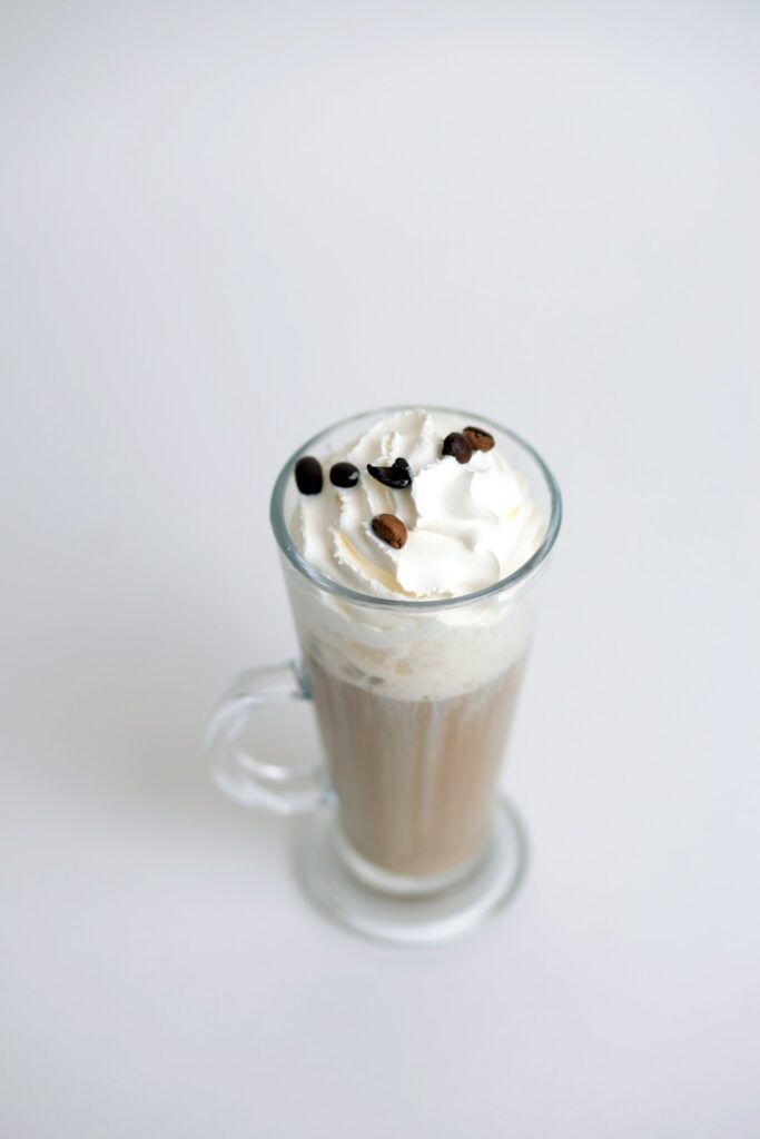 Frappé de Caramelo con Crema Batida